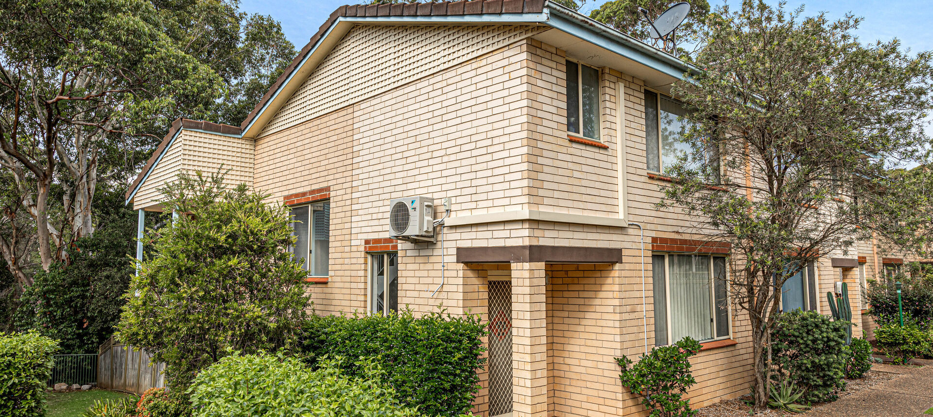 Full Brick, One Common Wall, Developed By MERITON.