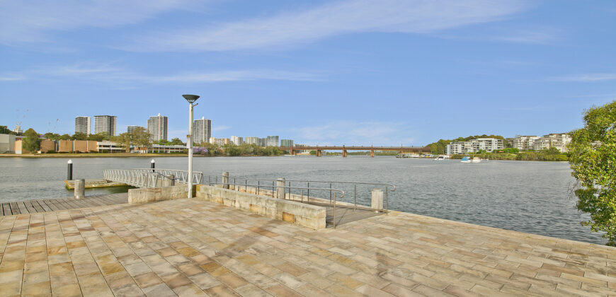 Modern Apartment with Strong Rental Appeal in Prime Riverside Location
