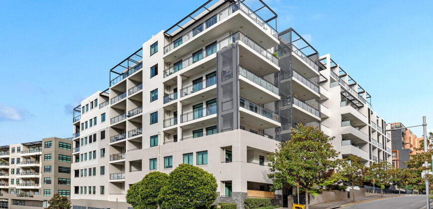Modern Apartment with Strong Rental Appeal in Prime Riverside Location