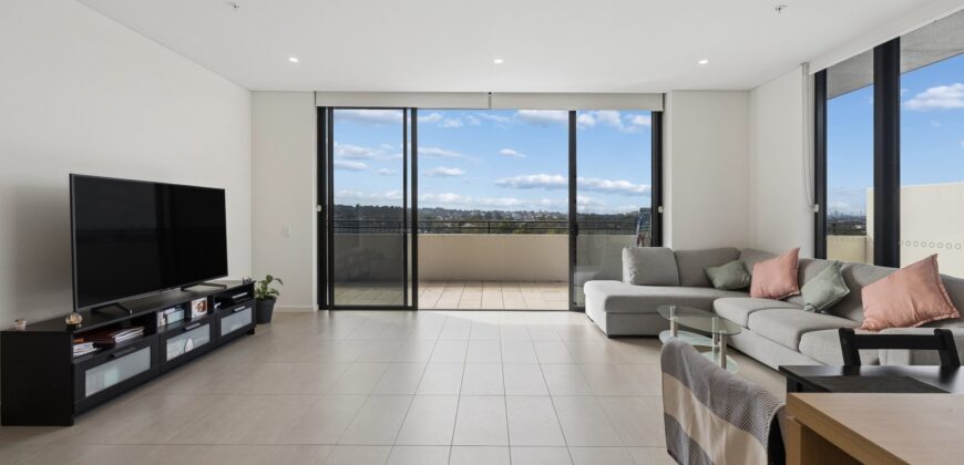 Top-Floor Penthouse with Expansive Entertainer’s Terrace & Sweeping Views