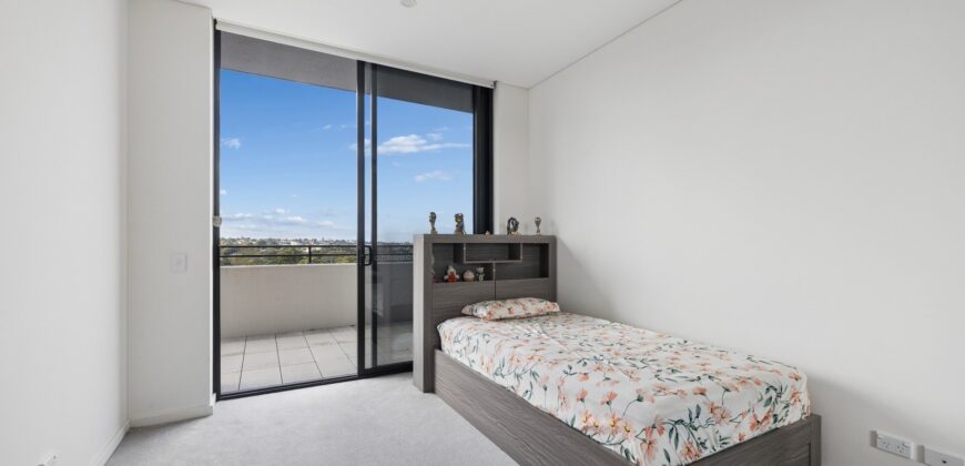 Top-Floor Penthouse with Expansive Entertainer’s Terrace & Sweeping Views