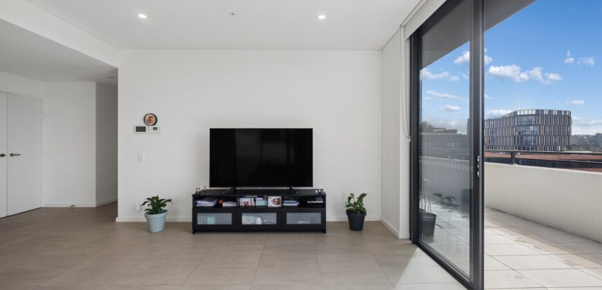 Top-Floor Penthouse with Expansive Entertainer’s Terrace & Sweeping Views