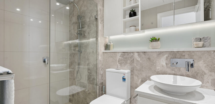 North Aspect Luxury with Panoramic Water & CBD Views