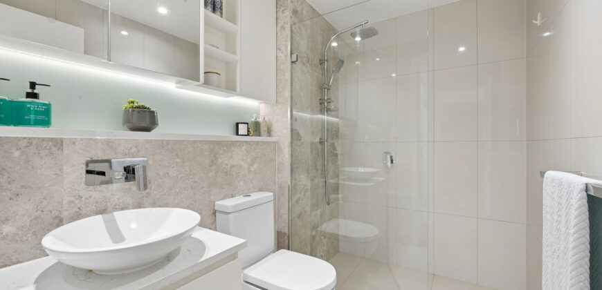 North Aspect Luxury with Panoramic Water & CBD Views