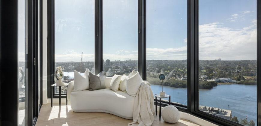 North Aspect Luxury with Panoramic Water & CBD Views