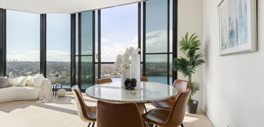 North Aspect Luxury with Panoramic Water & CBD Views