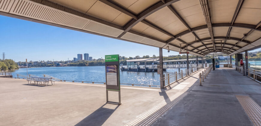 North Aspect Luxury with Panoramic Water & CBD Views