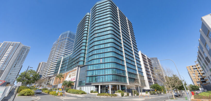 North Aspect Luxury with Panoramic Water & CBD Views