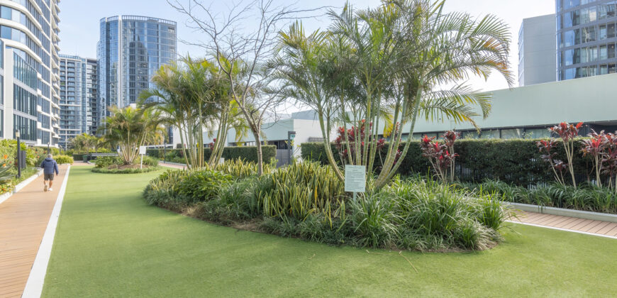 North Aspect Luxury with Panoramic Water & CBD Views