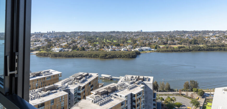 North Aspect Luxury with Panoramic Water & CBD Views