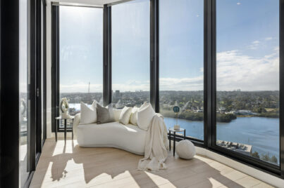 North Aspect Luxury with Panoramic Water & CBD Views