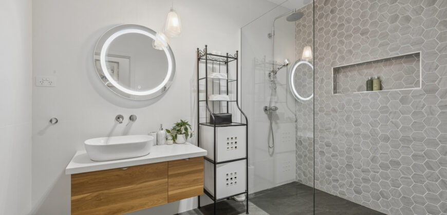 Exceptional Family Entertainer on 909sqm in a Tightly Held Pocket