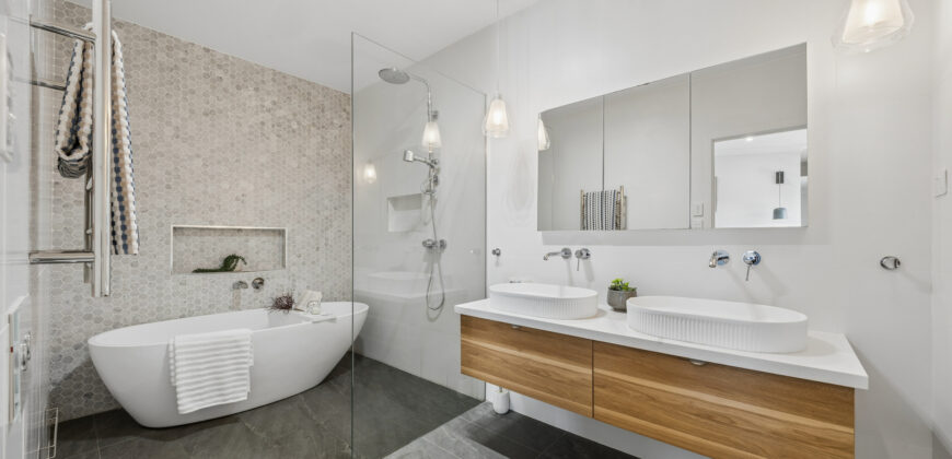 Exceptional Family Entertainer on 909sqm in a Tightly Held Pocket