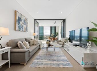 North Aspect Luxury with Panoramic Water & CBD Views