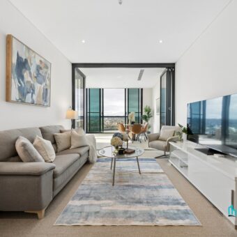 North Aspect Luxury with Panoramic Water & CBD Views
