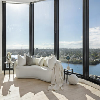 North Aspect Luxury with Panoramic Water & CBD Views