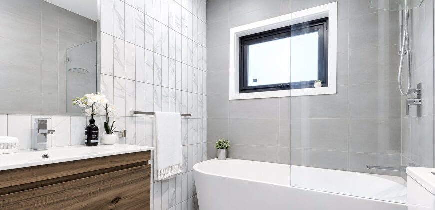 Near New Modern Townhouse – Carlingford West Public Catchment