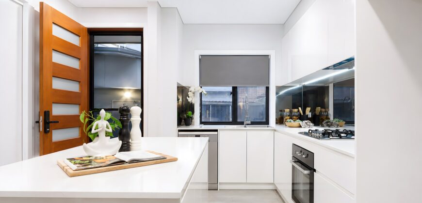 Near New Modern Townhouse – Carlingford West Public Catchment