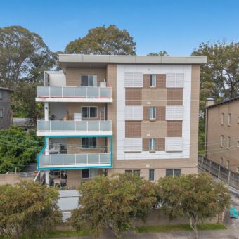 Oversized, Boutique Apartment Complex, Walk to Lightrail
