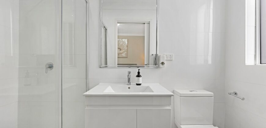 Oversized, Boutique Apartment Complex, Walk to Lightrail
