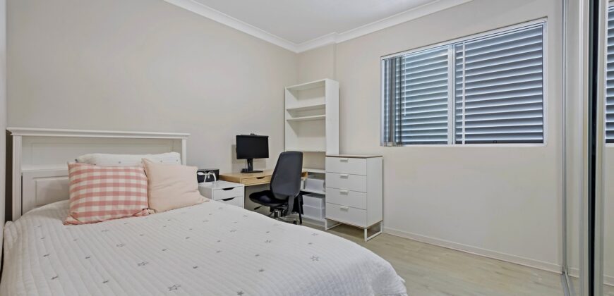Oversized, Boutique Apartment Complex, Walk to Lightrail
