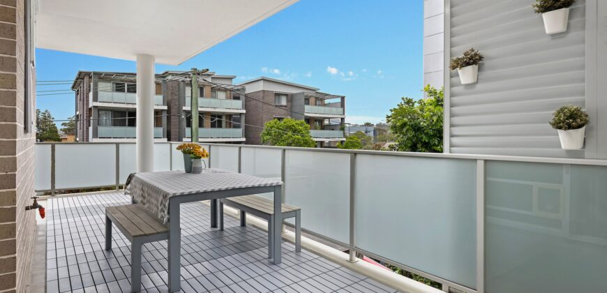Oversized, Boutique Apartment Complex, Walk to Lightrail