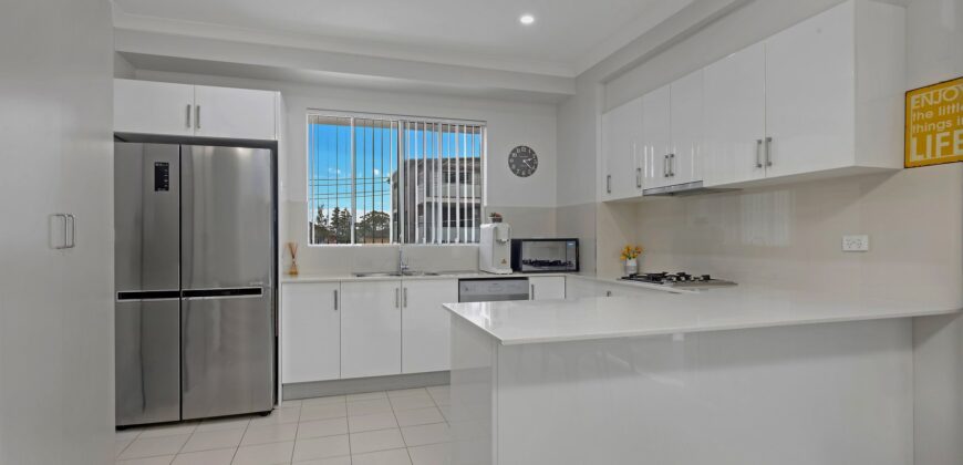 Oversized, Boutique Apartment Complex, Walk to Lightrail