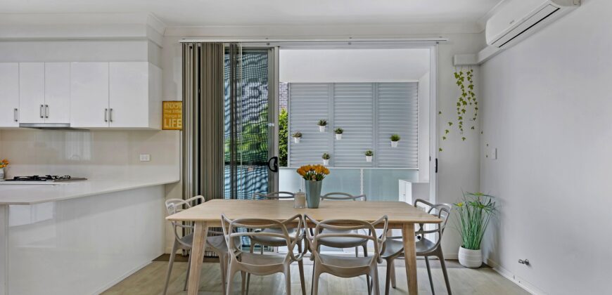 Oversized, Boutique Apartment Complex, Walk to Lightrail