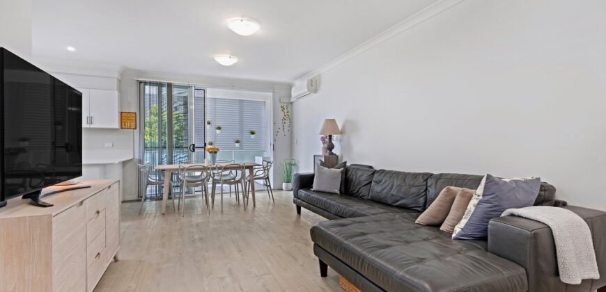 Oversized, Boutique Apartment Complex, Walk to Lightrail